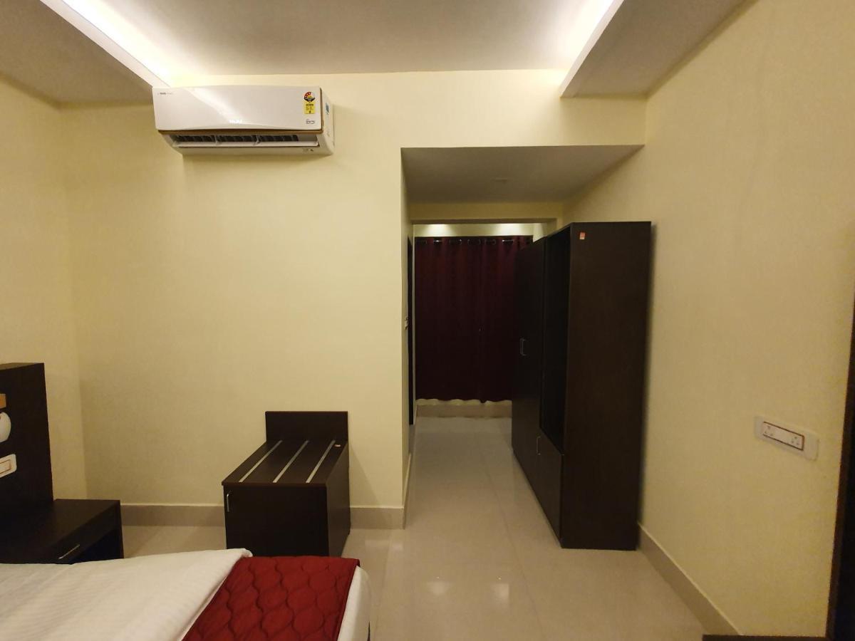 Sri Lakshmi Palace A/C Hotel Suluru Buitenkant foto