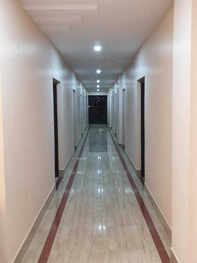 Sri Lakshmi Palace A/C Hotel Suluru Buitenkant foto