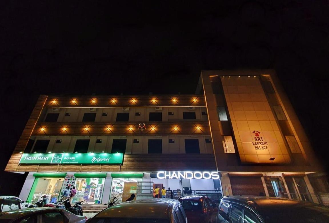 Sri Lakshmi Palace A/C Hotel Suluru Buitenkant foto