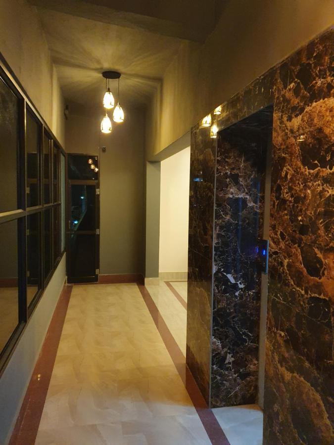 Sri Lakshmi Palace A/C Hotel Suluru Buitenkant foto