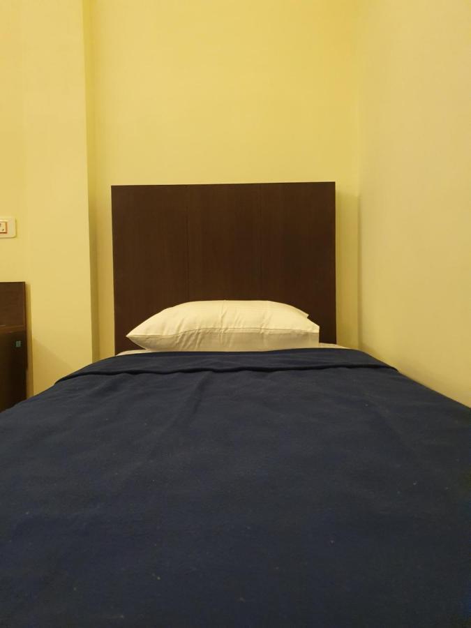 Sri Lakshmi Palace A/C Hotel Suluru Buitenkant foto