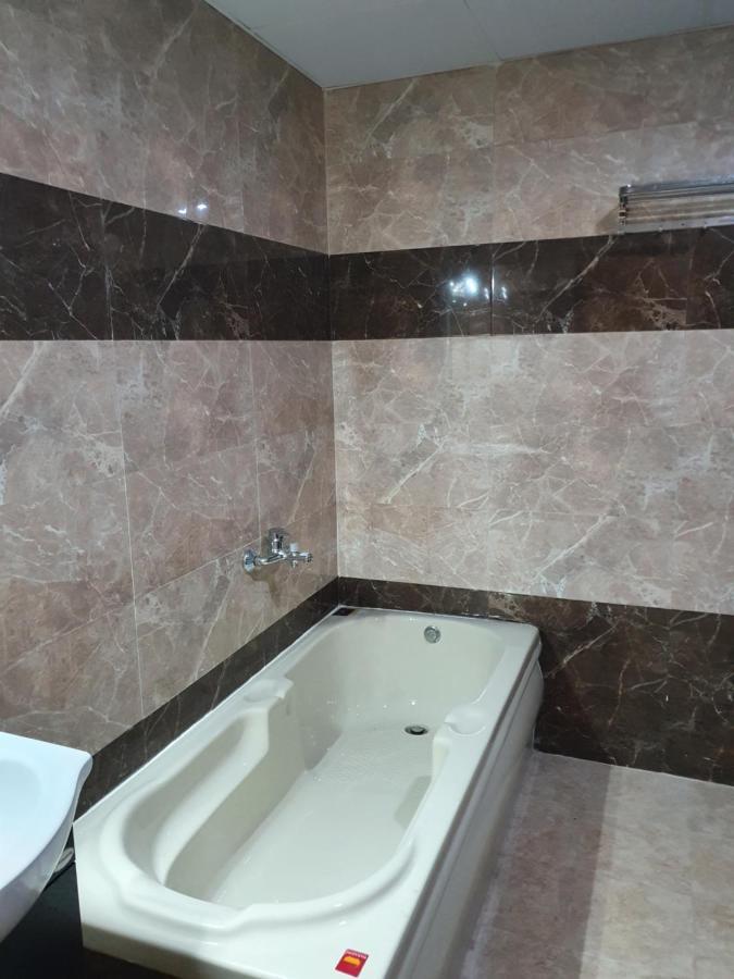 Sri Lakshmi Palace A/C Hotel Suluru Kamer foto