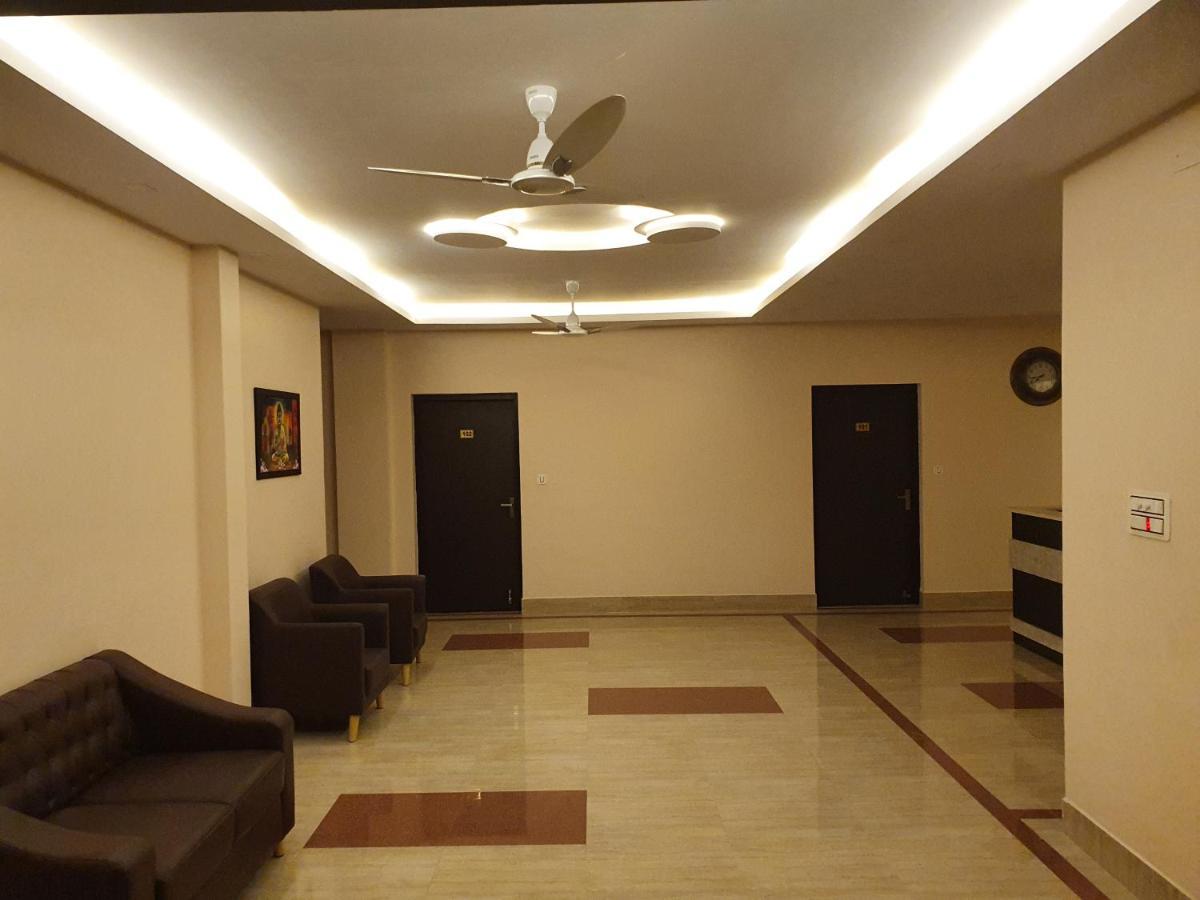 Sri Lakshmi Palace A/C Hotel Suluru Buitenkant foto